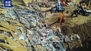 菲律宾一垃圾填埋场坍塌已致8死 搜救仍在继续