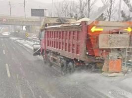 复兴号穿越山东威海暴雪区 交通系统全力保畅通