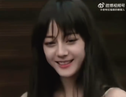 又羞涩又可爱！迪丽热巴这段自我介绍完播率100%