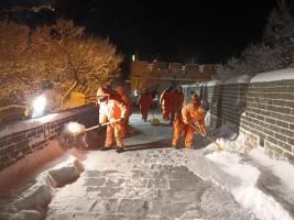 北京八达岭长城再现北国风光冰封雪飘 银装素裹迎游客