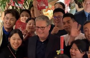 英国首相点了很多传统云南菜 体验中国年味