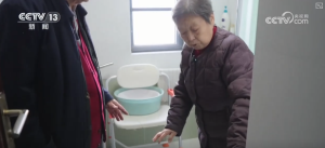 精细暖心实招“托”起“一老一小”