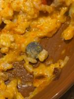 网友称家人在萨莉亚吃出电池 免单处理引争议