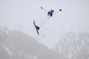 中国空中技巧男团全员进决赛 彰显集团优势