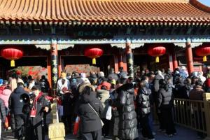 八大处新春文化庙会迎财纳福闹新春 红妆古刹年味浓