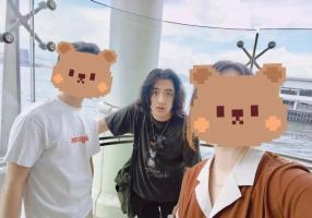 小伙留长发烫大波浪被外甥叫阿姨 不解释的勇气