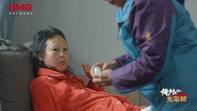 儿媳患脑病 婆婆贴身照料17年 超越血缘的爱