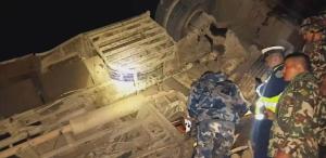 尼泊尔巴士坠河致18死20余伤 救援仍在进行中