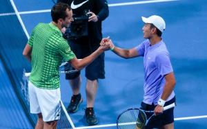 迪拜赛R1集锦：商竣程vs梅德韦杰夫 连续两周不敌对手