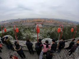 北京迎来马年第一场雪 古都银装素裹年味浓