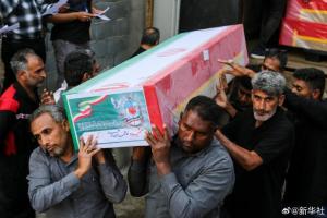 伊朗为遭袭小学165名遇难者举行葬礼 无辜儿童惨遭不幸