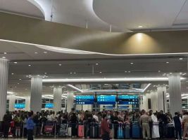 女子滞留迪拜6天花5万买头等舱撤离 航班频取消引发回国难