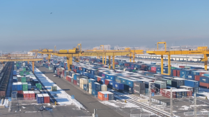 霍尔果斯铁路口岸通行中欧班列超1.9万列