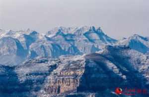 河北武安：太行叠素千峰秀 一川雪色半湖春