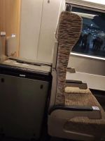 高铁末排被行李挤占 乘客端坐6小时 引发权益热议