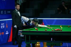 赵心童晋级斯诺克世界公开赛32强 破百表现闪耀赛场
