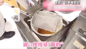 日本食用油价格上涨 商家用炸猪排残渣二次取油以节省成本