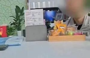 男子买车后在店家蹭饭260次 频繁“薅羊毛”引发争议