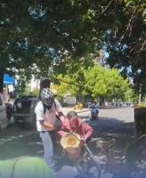 男子扶老人险被讹 幸好全程录像 善行遭遇波折