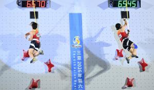 中国选手张少琴获攀岩速度女子铜牌 战胜队友夺奖