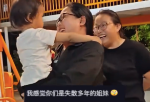 2岁女儿认错妈妈10岁儿子也认错 萌娃抱错女子撞脸亲妈似复制粘贴