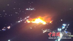 化工企业石蜡料场起火致3人受伤 救援与调查进行中