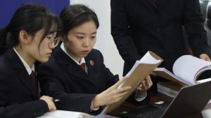 女子离婚6年发现背34万共同贷款 前夫伪造签名所致