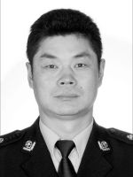 民警被歹徒刺穿腹腔仍忍痛搏斗 用生命守护群众安全