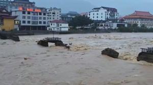 福建莆田一千年古桥被冲毁 洪水重创引发关注