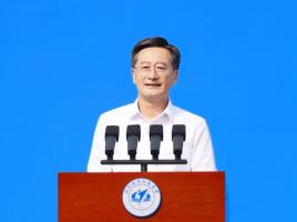 开学典礼上北航校长深深鞠了一躬 彼此成就新篇章