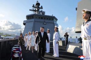 “姜健”号驱逐舰正式入列朝鲜海军 金正恩出席仪式