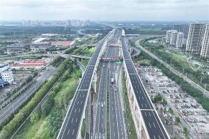 高速公路收费标准今后将明显降低 收费期满后管理养护资金筹集方式明确