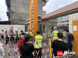 校方回应护学岗4人全是高龄老人 整改后仍见白发身影