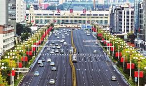 国庆国旗氛围已上线 迎泽大街喜迎国庆