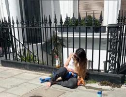 阿联酋一王室成员在伦敦街头吸毒昏倒 疏于照管儿童惹争议