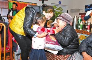 童心敬老 情暖重阳