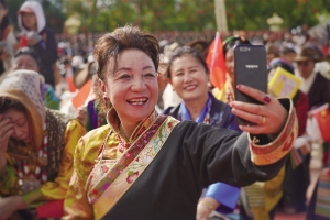 雪域夕阳别样红 拉萨老年人的幸福生活密码