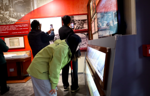 西藏林芝波密县基层干部颐和园重温“进京赶考”红色历史