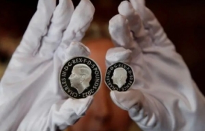 英国公布查尔斯三世硬币肖像 镌刻有女王头像的硬币将逐步被替换