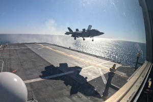 日舰完成F-35着舰测试