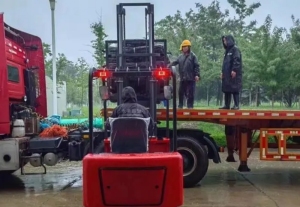北京调拨编织袋支援房山，发布洪水红色预警！