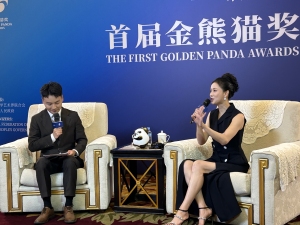 凭借电影《爱情神话》中的格洛瑞亚一角，倪虹洁获金熊猫奖最佳电影女配角！