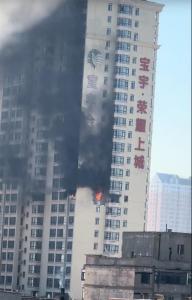 哈尔滨一小区住户家中突发爆炸起火 “战‘火’高效应急”