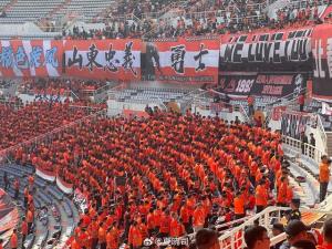 媒体人谈泰山队击败沧州雄狮 球迷沉默背对，主场罕见一幕