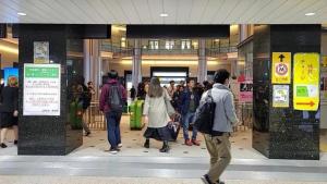 中国游客涌入日本扫货 汇率优势引爆购物潮
