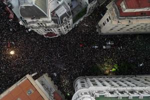 阿根廷爆发大规模抗议！反对总统“变相削减”公立大学预算，米莱遭遇“复仇者联盟”