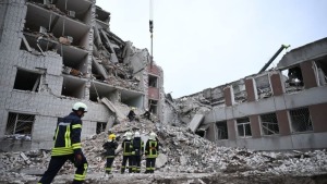瑞士呼吁俄罗斯参加乌克兰和平峰会，乌总统控诉：四月遭四千枚俄爆炸物袭击 ——和平之路挑战重重
