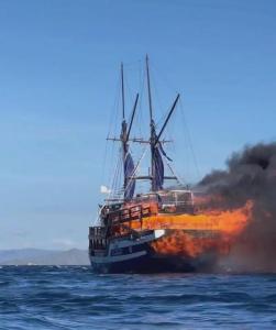 广州游客在印尼遇火灾跳海求生 船司赔偿方案引争议