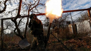 俄军巨炮命中并摧毁乌军自行火炮 战场局势升级