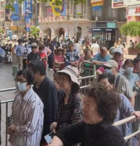 粽子供不应求！上海街头已经排起长队！
